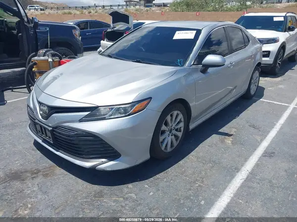 4T1B11HK4JU598522 2018 TOYOTA CAMRY - Image 2