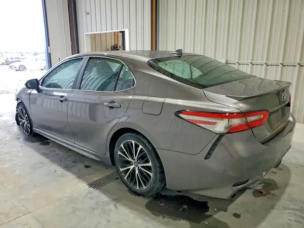 4T1B11HK4JU598939 2018 TOYOTA CAMRY - Image 2