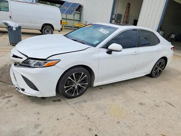 4T1B11HK4JU600088 2018 TOYOTA CAMRY - Image 1