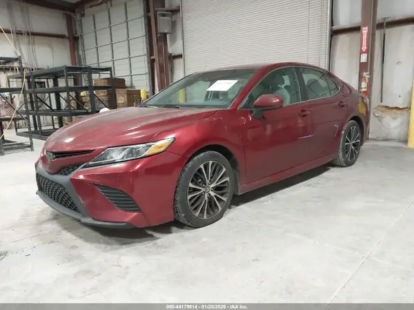 4T1B11HK4JU600995 2018 TOYOTA CAMRY - Image 2