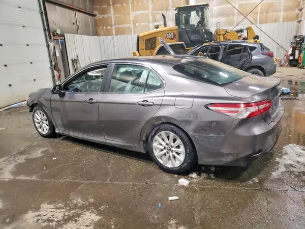 4T1B11HK4JU603198 2018 TOYOTA CAMRY - Image 2