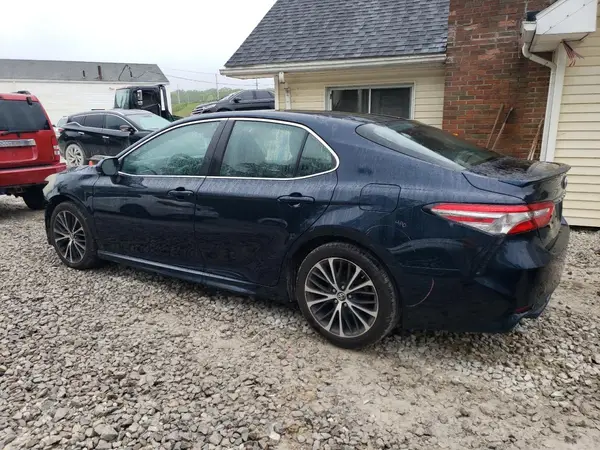 4T1B11HK4JU606120 2018 TOYOTA CAMRY - Image 2