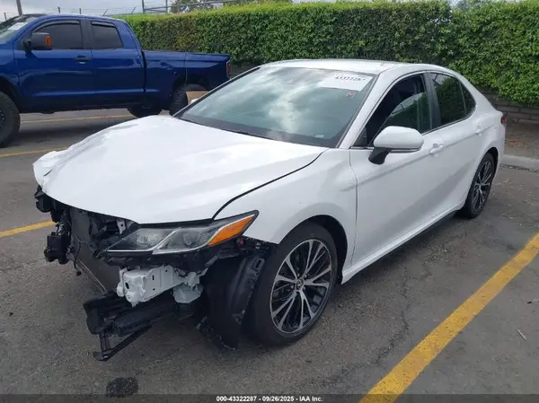 4T1B11HK4JU606862 2018 TOYOTA CAMRY - Image 2