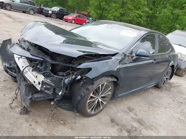 4T1B11HK4JU607624 2018 TOYOTA CAMRY - Image 2