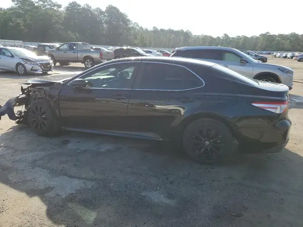 4T1B11HK4JU609261 2018 TOYOTA CAMRY - Image 2
