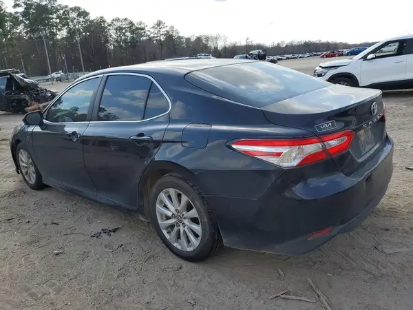 4T1B11HK4JU610720 2018 TOYOTA CAMRY - Image 2