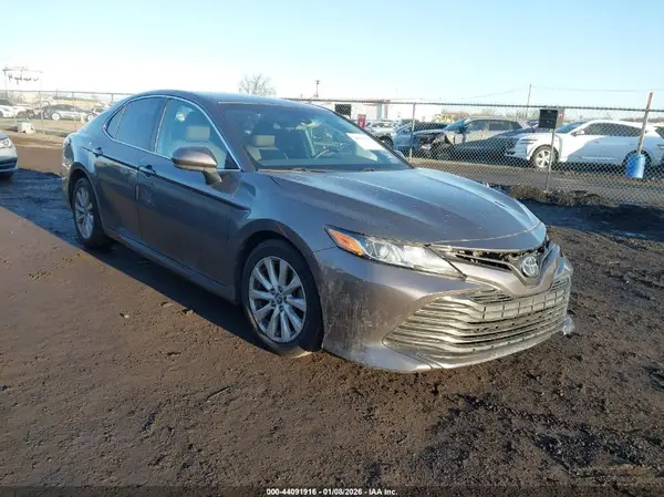4T1B11HK4JU611012 2018 TOYOTA CAMRY - Image 1