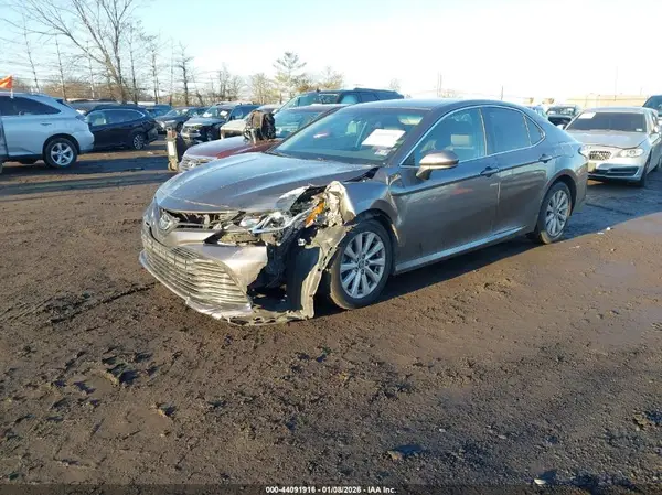 4T1B11HK4JU611012 2018 TOYOTA CAMRY - Image 2