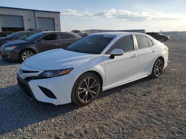 4T1B11HK4JU611043 2018 TOYOTA CAMRY - Image 1