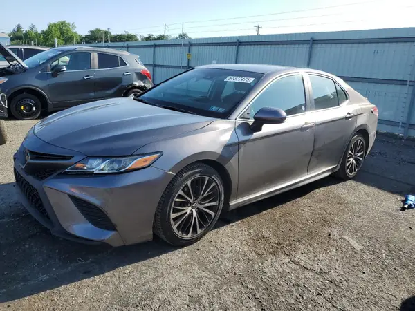 4T1B11HK4JU611575 2018 TOYOTA CAMRY - Image 1