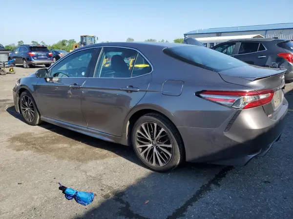 4T1B11HK4JU611575 2018 TOYOTA CAMRY - Image 2