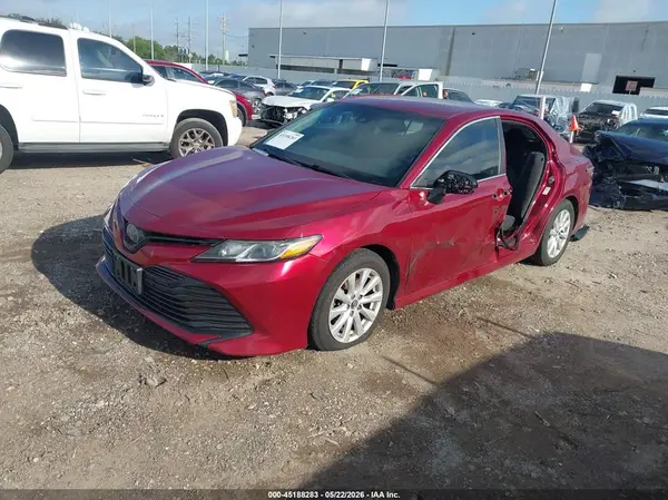 4T1B11HK4JU612774 2018 TOYOTA CAMRY - Image 2