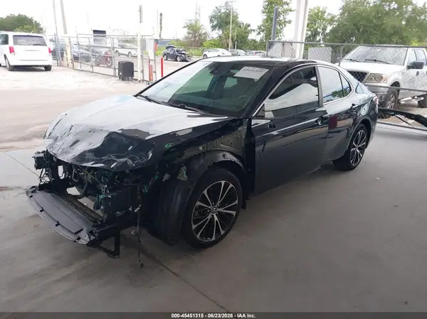 4T1B11HK4JU612998 2018 TOYOTA CAMRY - Image 2