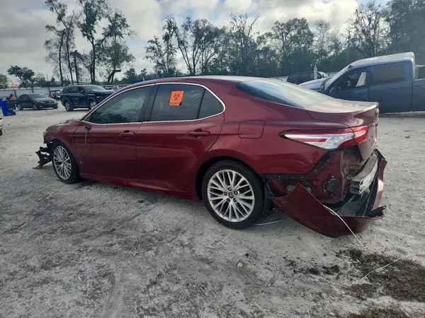 4T1B11HK4JU614881 2018 TOYOTA CAMRY - Image 2