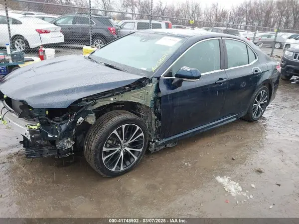 4T1B11HK4JU615139 2018 TOYOTA CAMRY - Image 2