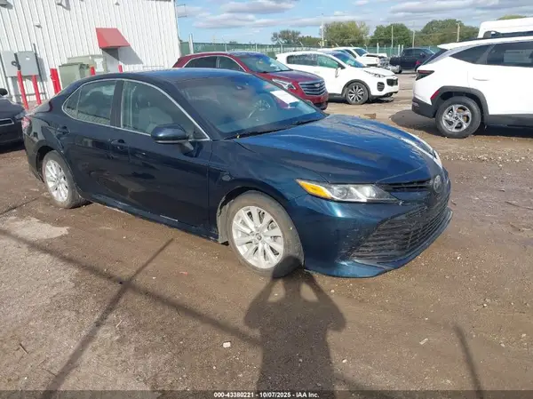 4T1B11HK4JU615383 2018 TOYOTA CAMRY - Image 1