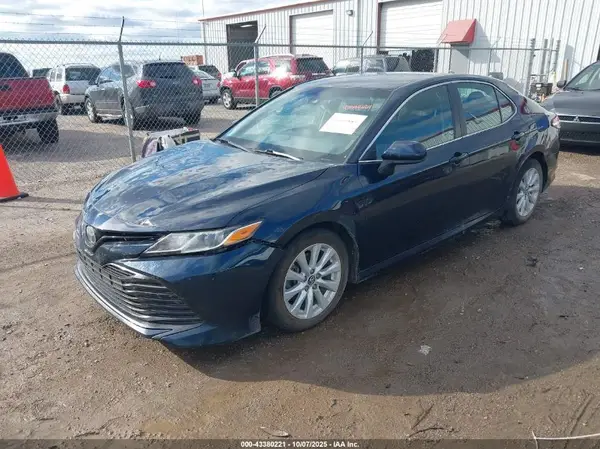 4T1B11HK4JU615383 2018 TOYOTA CAMRY - Image 2