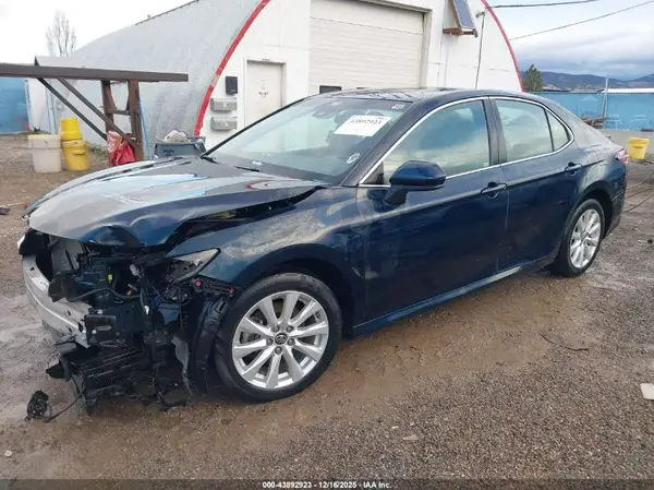 4T1B11HK4JU615416 2018 TOYOTA CAMRY - Image 2