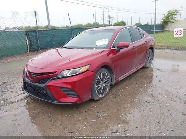 4T1B11HK4JU615447 2018 TOYOTA CAMRY - Image 2