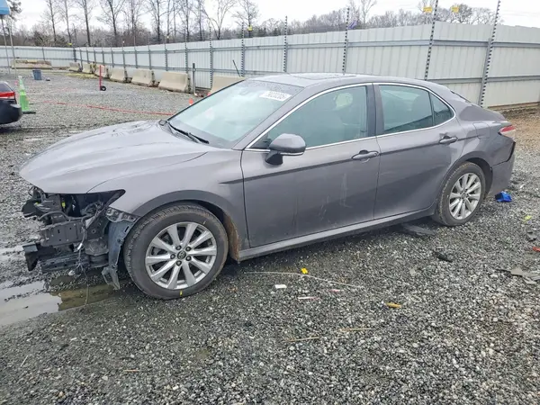 4T1B11HK4JU615562 2018 TOYOTA CAMRY - Image 1