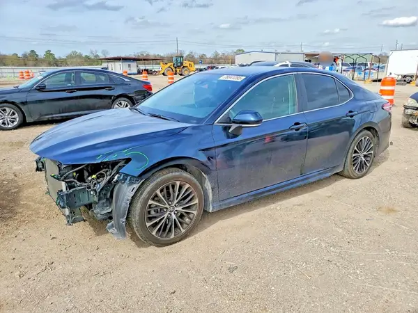 4T1B11HK4JU615643 2018 TOYOTA CAMRY - Image 1
