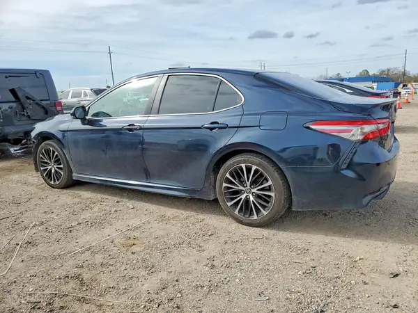 4T1B11HK4JU615643 2018 TOYOTA CAMRY - Image 2
