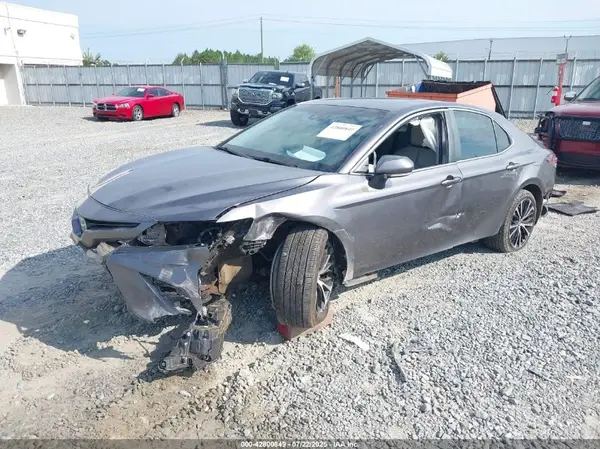 4T1B11HK4JU615710 2018 TOYOTA CAMRY - Image 2