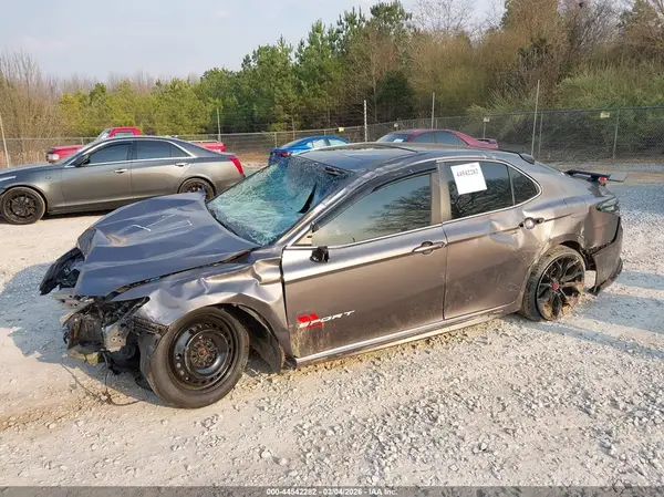 4T1B11HK4JU617831 2018 TOYOTA CAMRY - Image 2