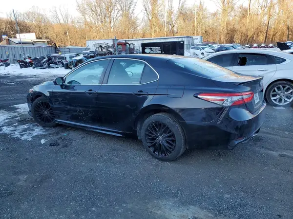 4T1B11HK4JU618817 2018 TOYOTA CAMRY - Image 2