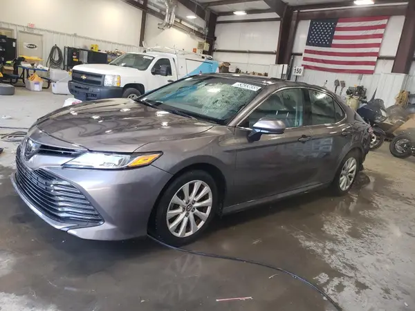 4T1B11HK4JU619322 2018 TOYOTA CAMRY - Image 1