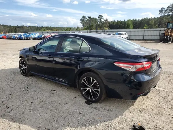 4T1B11HK4JU621166 2018 TOYOTA CAMRY - Image 2