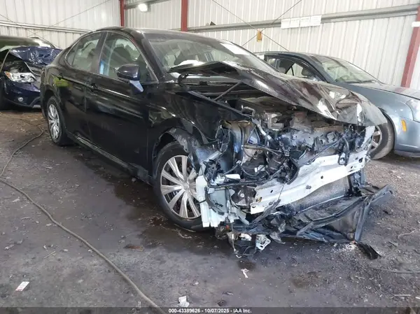 4T1B11HK4JU621345 2018 TOYOTA CAMRY - Image 1
