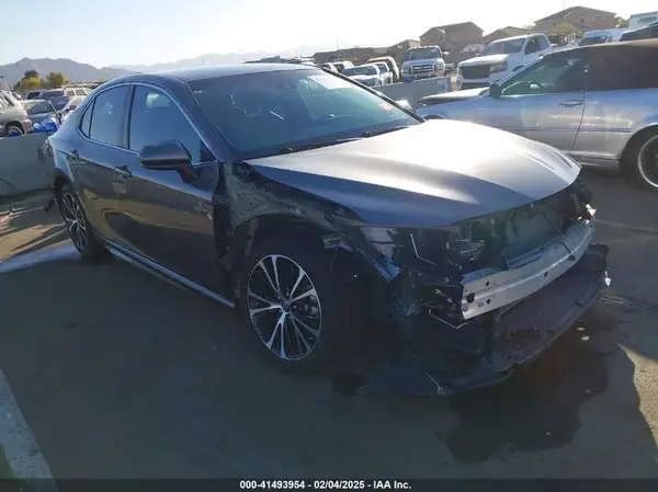 4T1B11HK4JU622804 2018 TOYOTA CAMRY - Image 1