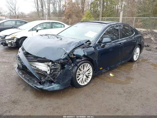 4T1B11HK4JU623659 2018 TOYOTA CAMRY - Image 2