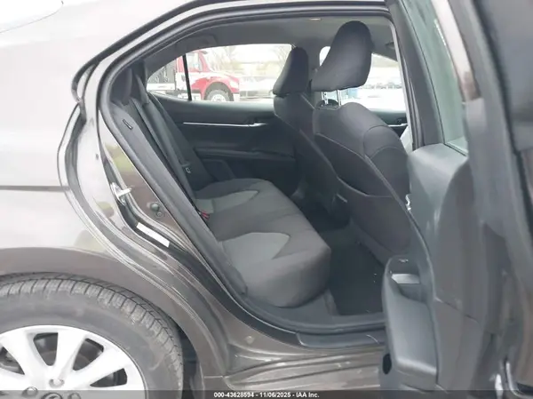 4T1B11HK4JU626111 2018 TOYOTA CAMRY - Image 8
