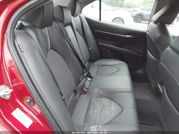 4T1B11HK4JU626240 2018 TOYOTA CAMRY - Image 8