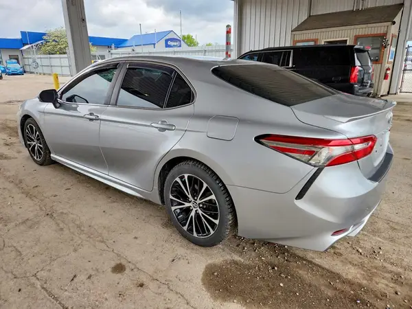 4T1B11HK4JU627274 2018 TOYOTA CAMRY - Image 2