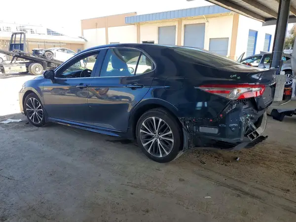 4T1B11HK4JU627792 2018 TOYOTA CAMRY - Image 2
