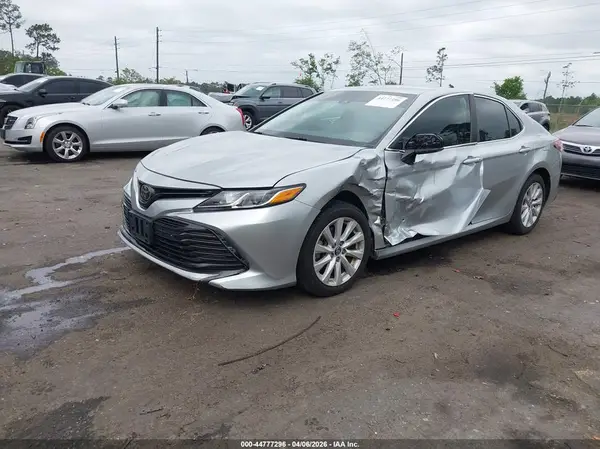 4T1B11HK4JU629042 2018 TOYOTA CAMRY - Image 2