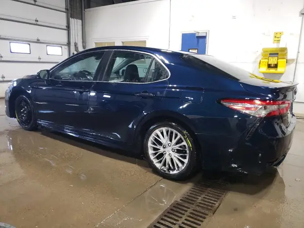 4T1B11HK4JU631065 2018 TOYOTA CAMRY - Image 2