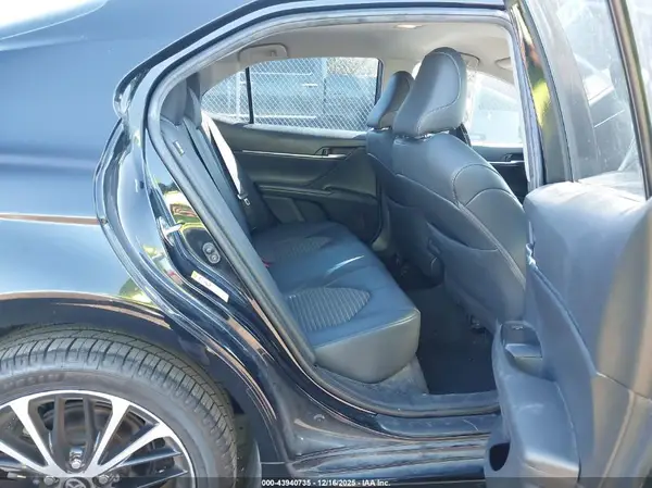 4T1B11HK4JU632183 2018 TOYOTA CAMRY - Image 8