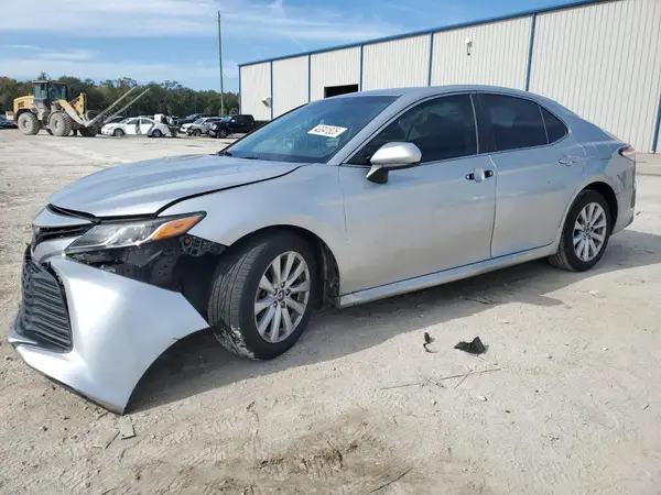 4T1B11HK4JU632314 2018 TOYOTA CAMRY - Image 1