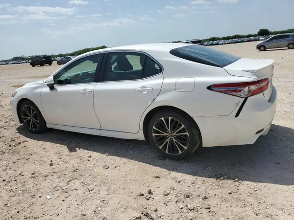 4T1B11HK4JU632698 2018 TOYOTA CAMRY - Image 2
