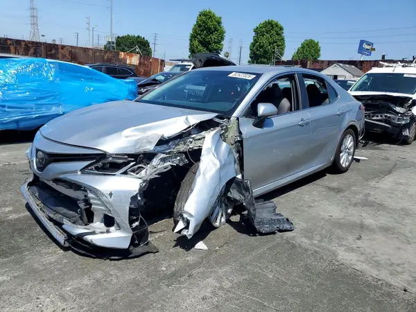 4T1B11HK4JU635567 2018 TOYOTA CAMRY - Image 1