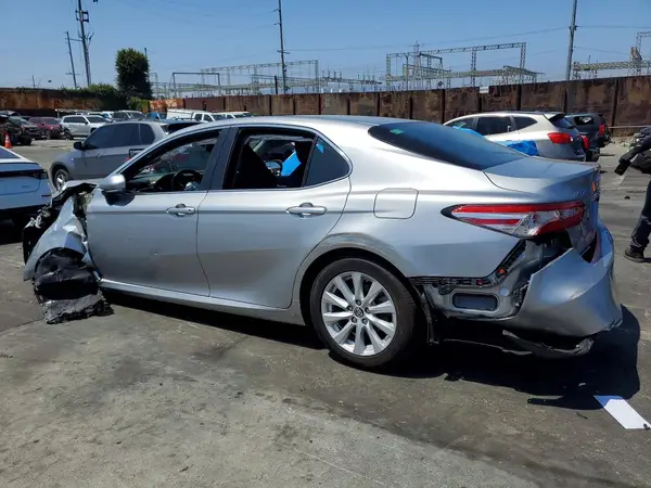 4T1B11HK4JU635567 2018 TOYOTA CAMRY - Image 2