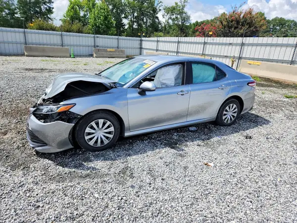 4T1B11HK4JU635651 2018 TOYOTA CAMRY - Image 1
