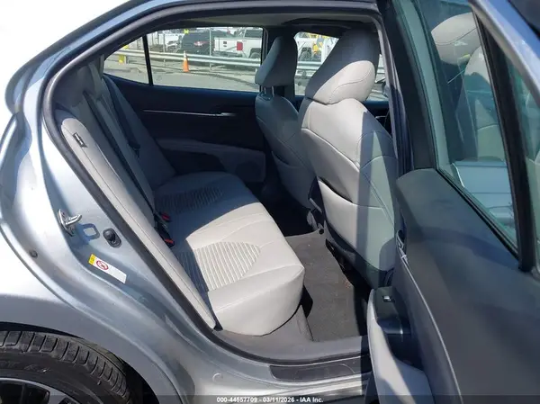 4T1B11HK4JU635889 2018 TOYOTA CAMRY - Image 8