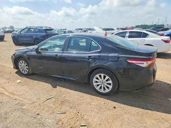 4T1B11HK4JU636623 2018 TOYOTA CAMRY - Image 2