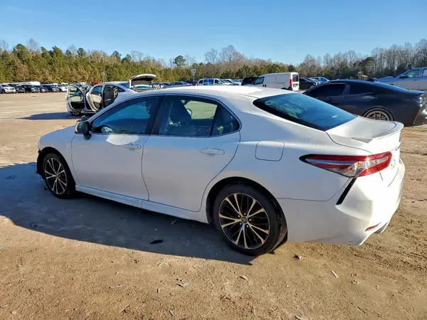 4T1B11HK4JU637822 2018 TOYOTA CAMRY - Image 2