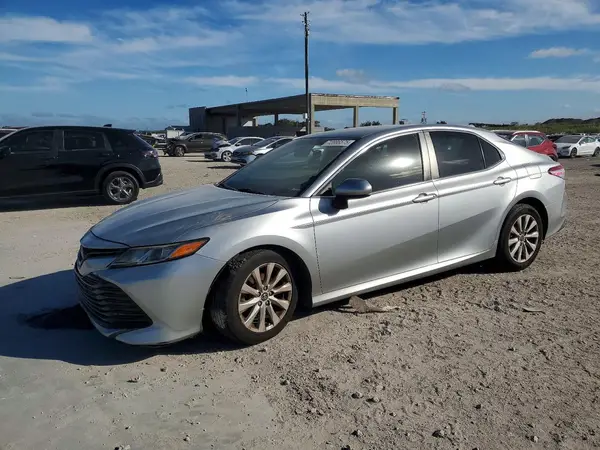 4T1B11HK4JU638095 2018 TOYOTA CAMRY - Image 1